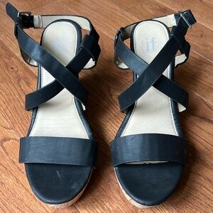 If black strappy wedges